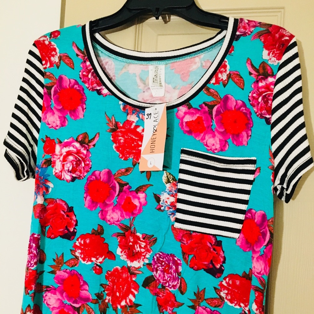 BNWT : Honey & Lace Large Top